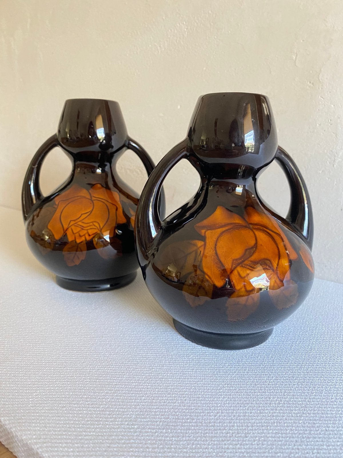 Set van 2 vintage keramieken vaasjes met oren - 15 cm, Ophalen of Verzenden