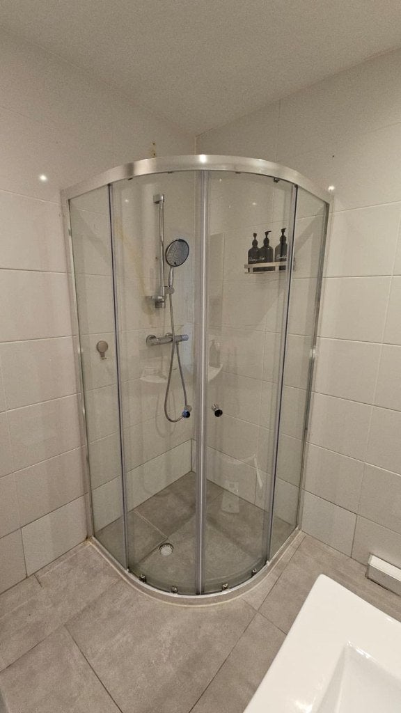 Mooie en nette kwartronde douchecabine van 90 x 90 cm, Ophalen, Gebruikt, Douche