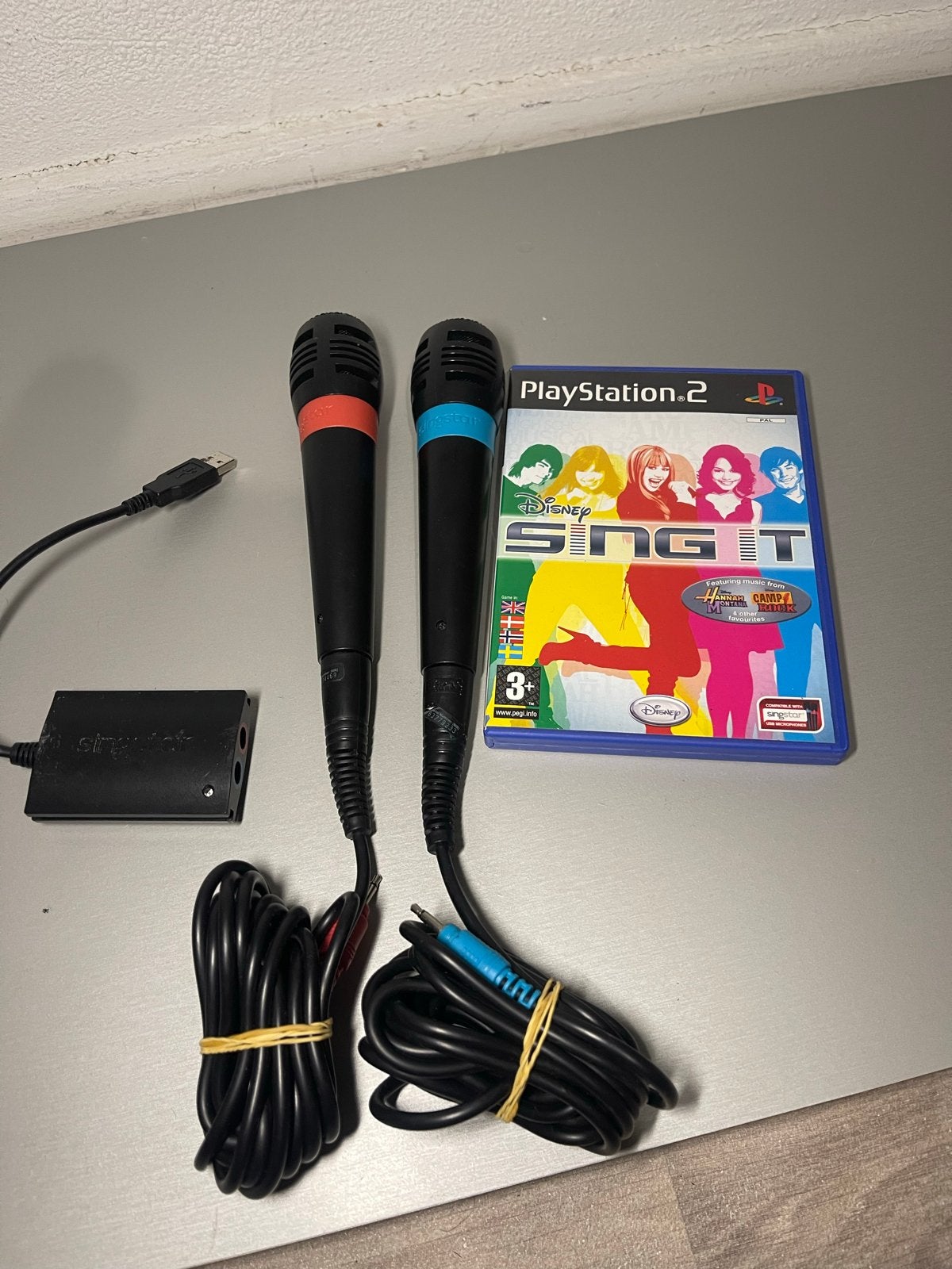 Disney Sing It! PS2 met 2 microfoons en SingStar USB-adapter, Ophalen, Muziek, Gebruikt, 2 spelers