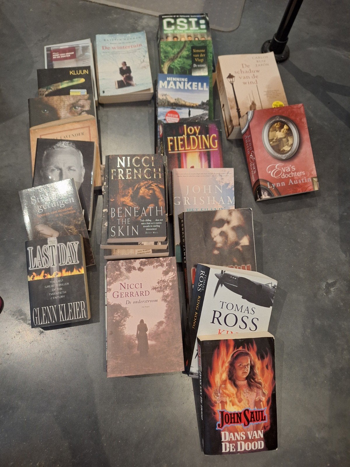Diverse boeken oa Nicci French, Nicci Gerards en Kluin, Ophalen, Zo goed als nieuw