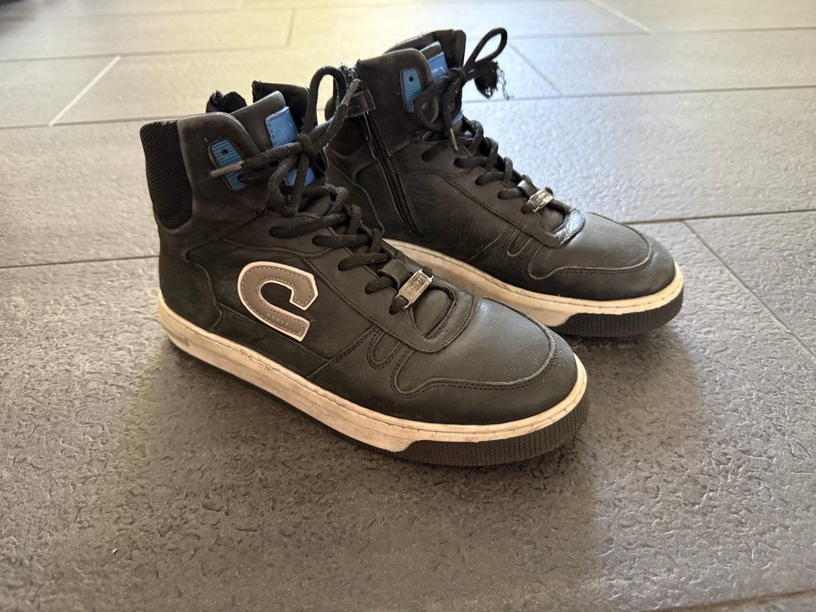 Cruyff Zwarte hoge sneakers met blauwe accenten. Maat 37, Ophalen of Verzenden, Jongen, Schoenen
