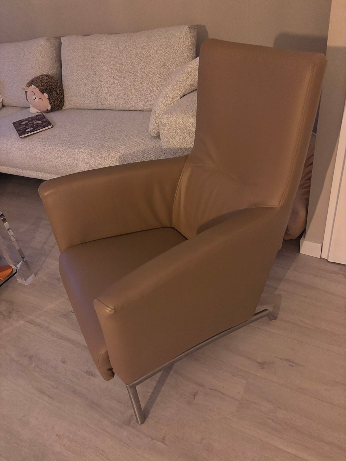 Comfortabele fauteuil in camel kleur, Huis en Inrichting, Ophalen, Gebruikt, Bruin, Leer