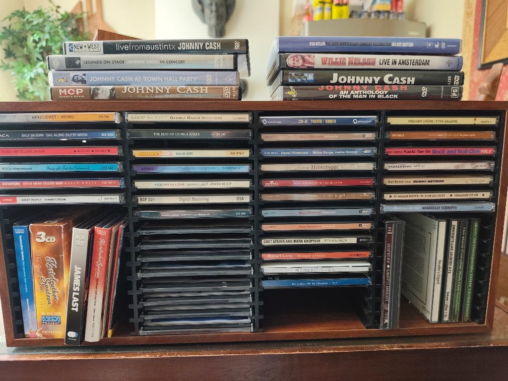 2 CD-kastjes met voornamelijk country CDs o.a Johnny Cash, Ophalen of Verzenden, Gebruikt, Overige typen, Country