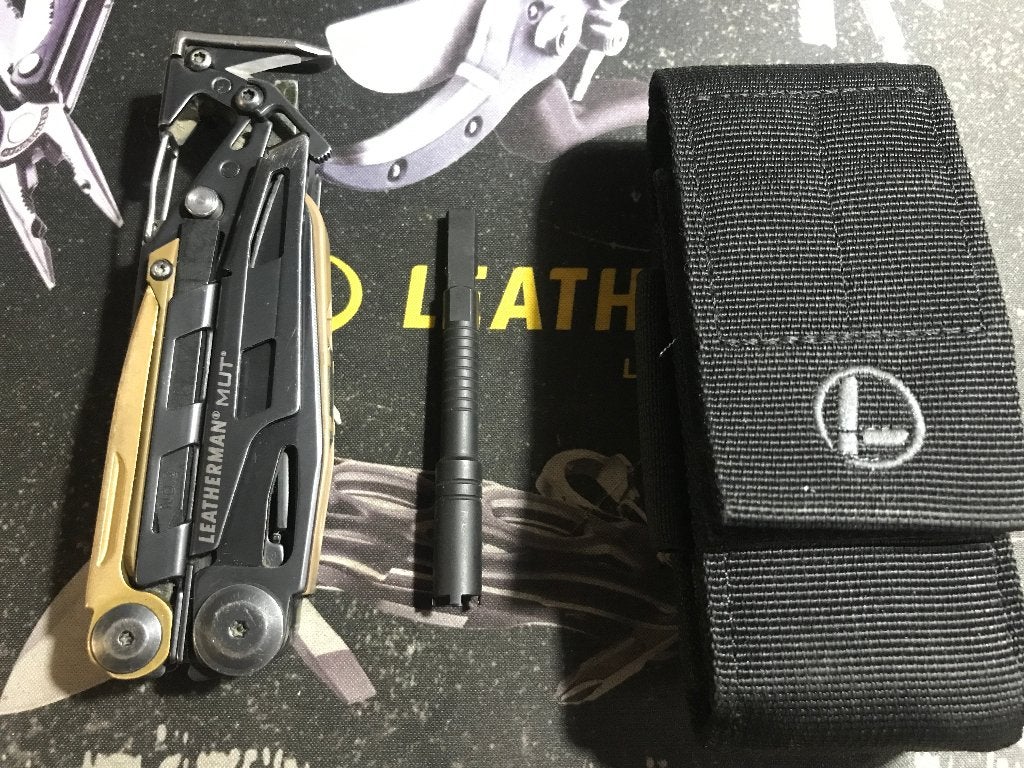 Nette Leatherman MUT + hoes  2 de hands, Caravans en Kamperen, Kampeergereedschap, Ophalen of Verzenden, Gebruikt