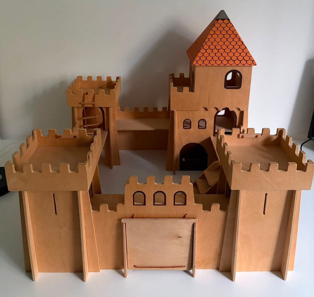 Houten speelgoed kasteel, Ophalen, Zo goed als nieuw, Rij- of Hobbelspeelgoed