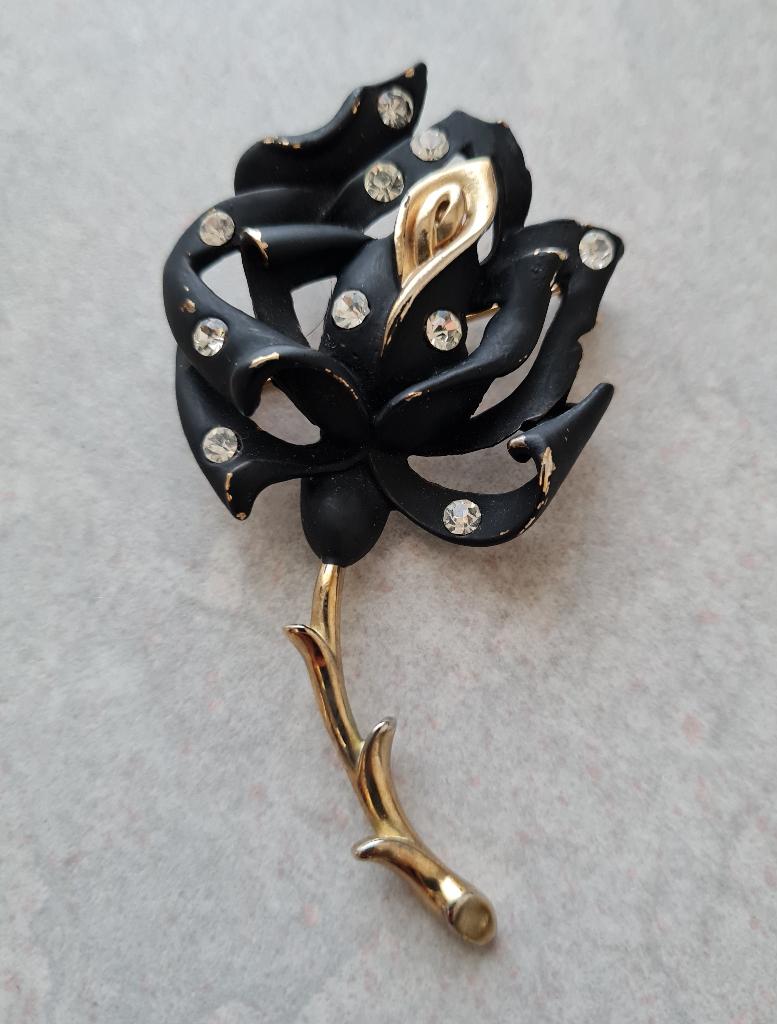 Aparte broche, Ophalen of Verzenden, Zo goed als nieuw, Zwart, Overige materialen
