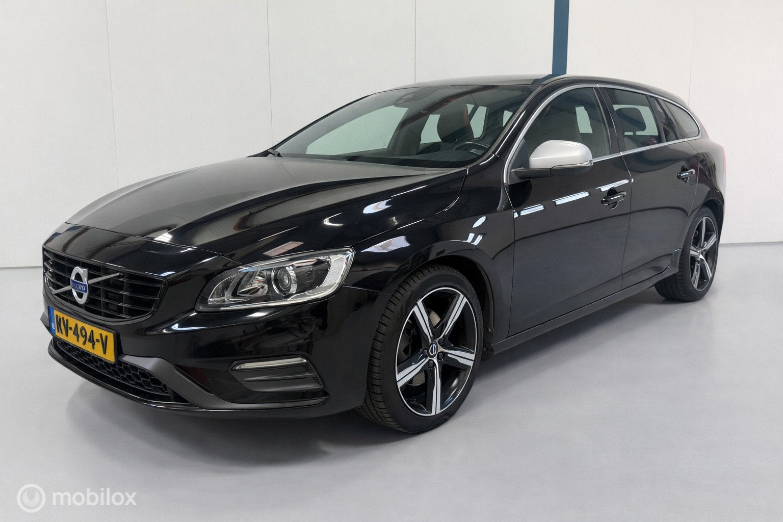 Volvo V60 2.0 T4 Sport AUTOMAAT / NL-AUTO / NAVI, Auto's, Volvo, Gebruikt, Euro 6, 1969 cc, Zwart