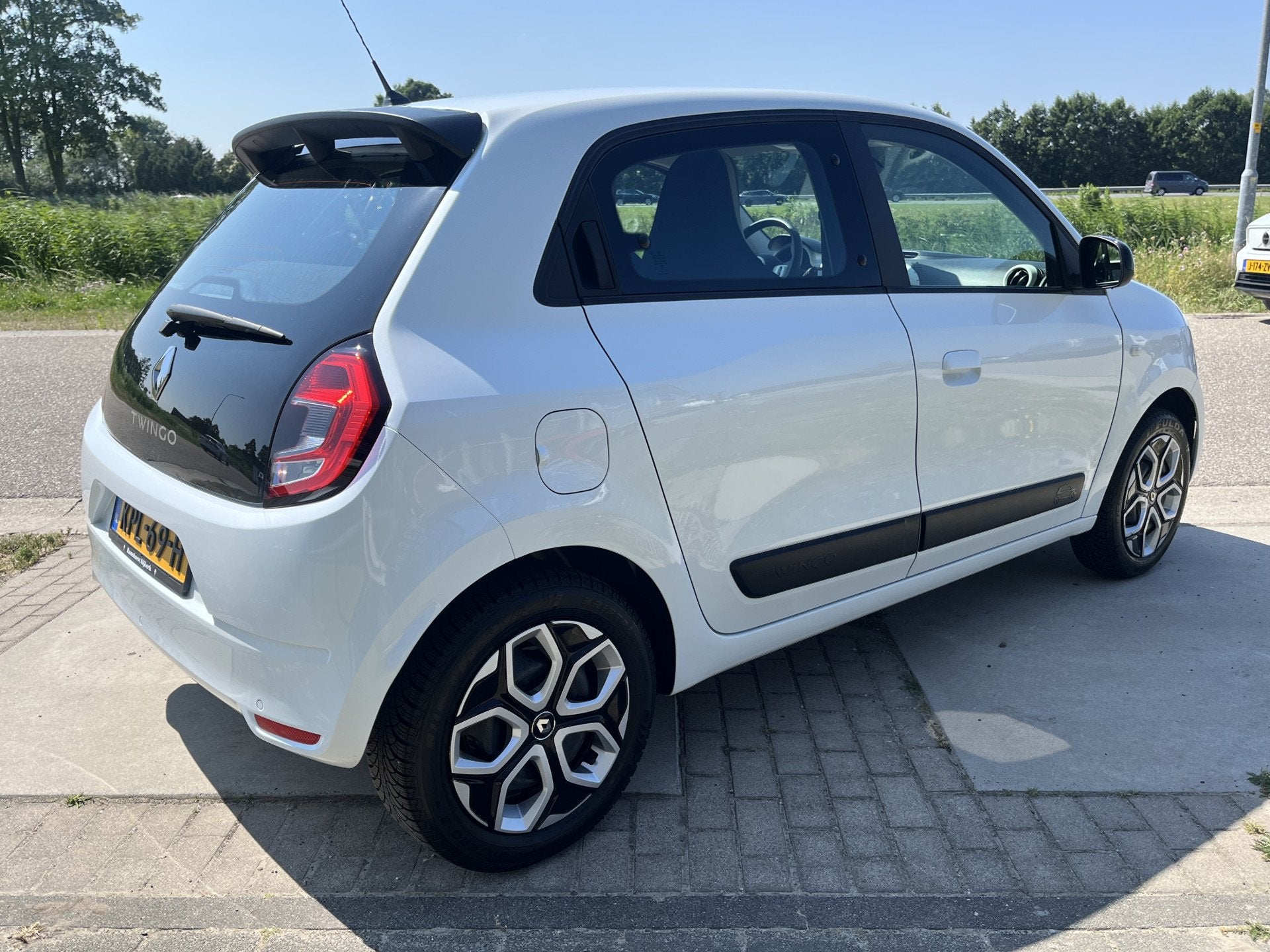 Renault Twingo 1.0 SCe Equilibre / Lage KM / Apple Carplay -, Auto's, 12 maanden, Gebruikt, 4 stoelen, Bedrijf