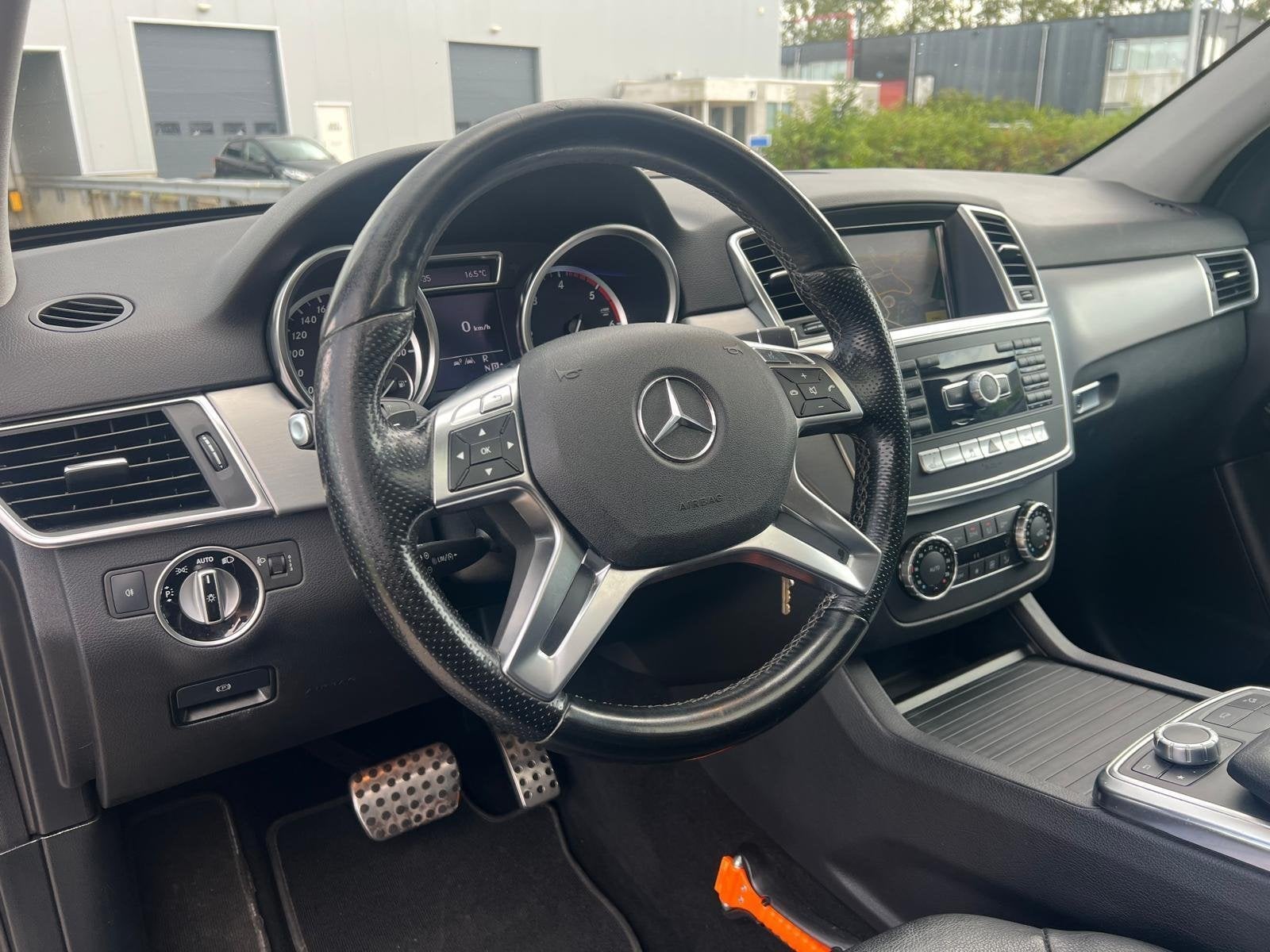 Mercedes M-klasse 350 BlueTEC Leer Schuifdak Trekhaak Camera, Automaat, 15 km/l, Gebruikt, 258 pk