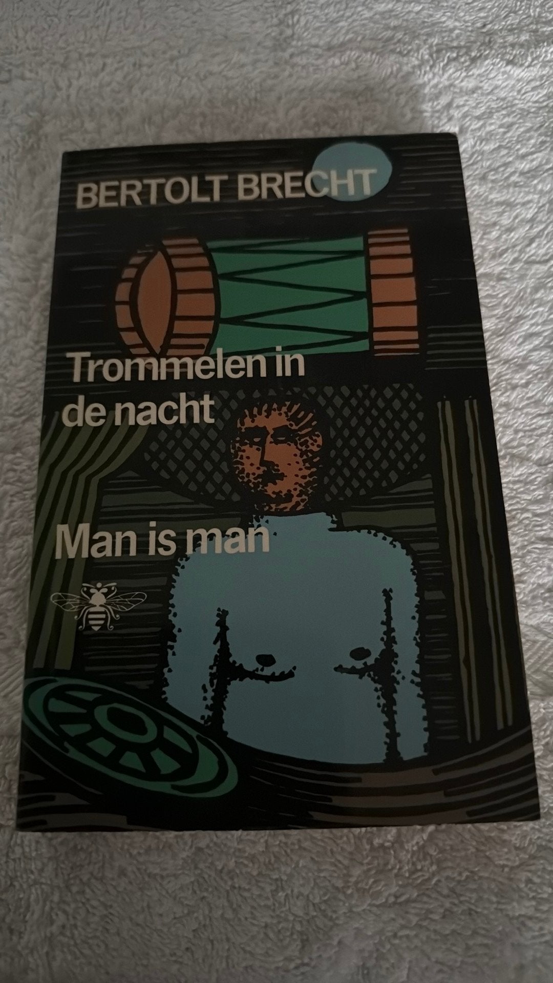 Trommelen in de nacht. Bertolt Brecht, Ophalen of Verzenden, Zo goed als nieuw
