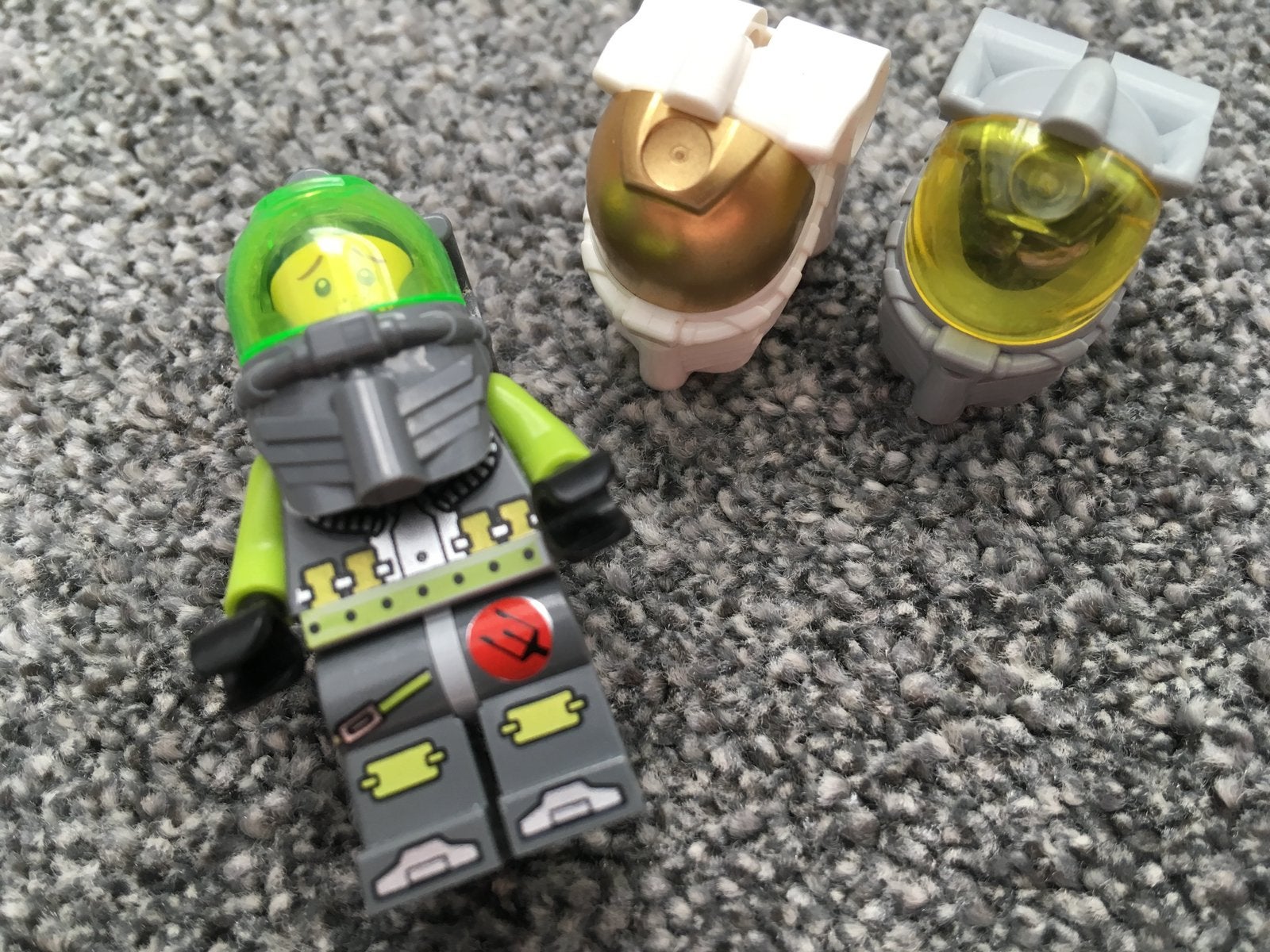 Maanmannetje van lego met helmen, Gebruikt, Lego, Ophalen of Verzenden, Space