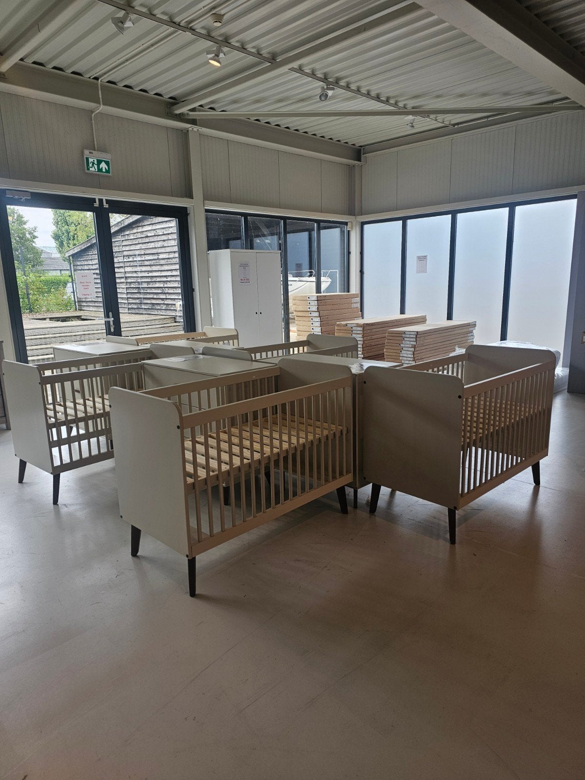 Europe Baby Olivia ledikant en commode, oatmeal/walnoot, Ophalen, Zo goed als nieuw, Jongetje of Meisje