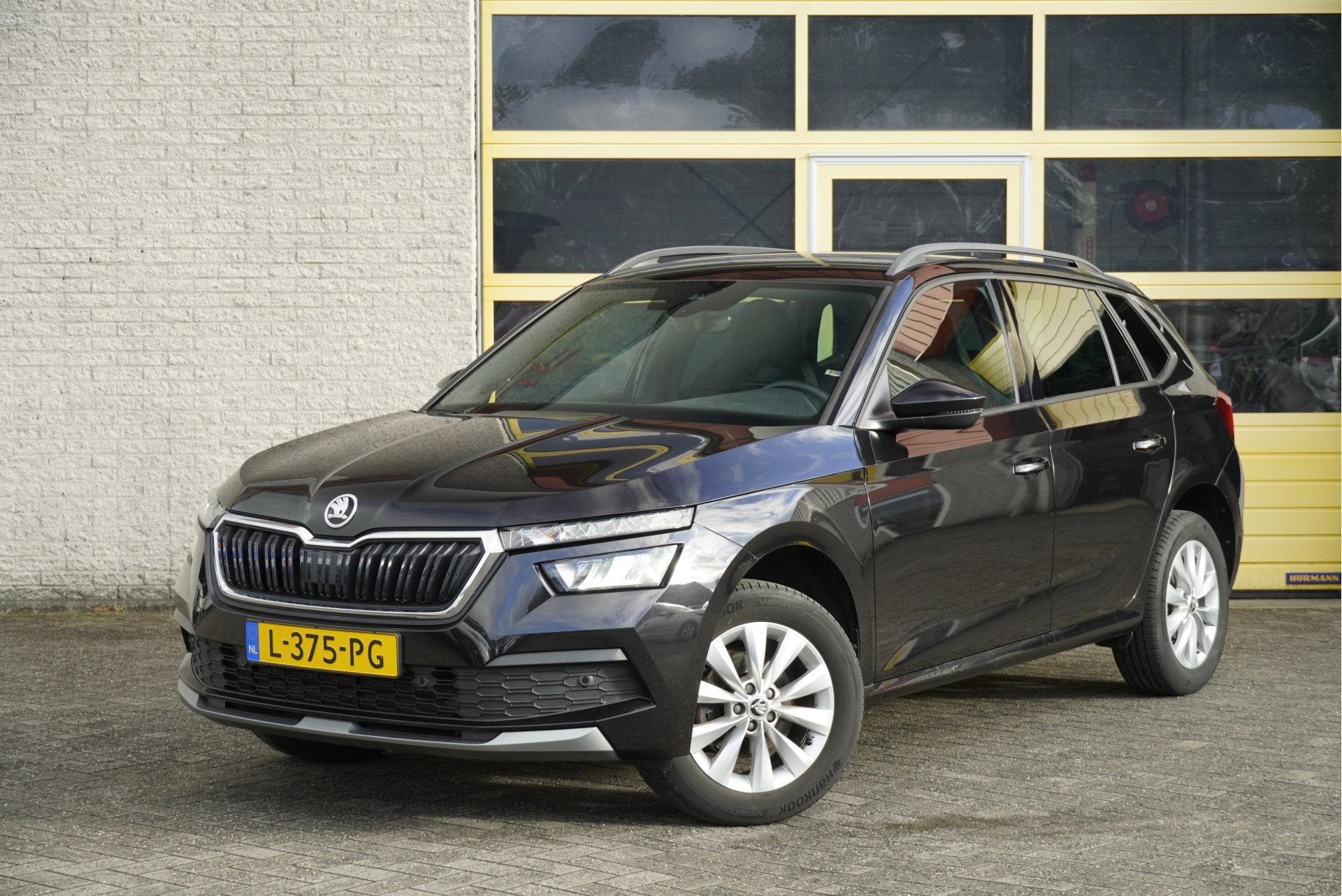 Skoda Kamiq 1.0 TSI Automaat! Sport Business BJ2021 Lmv 16", Stof, Gebruikt, Zwart, Origineel Nederlands