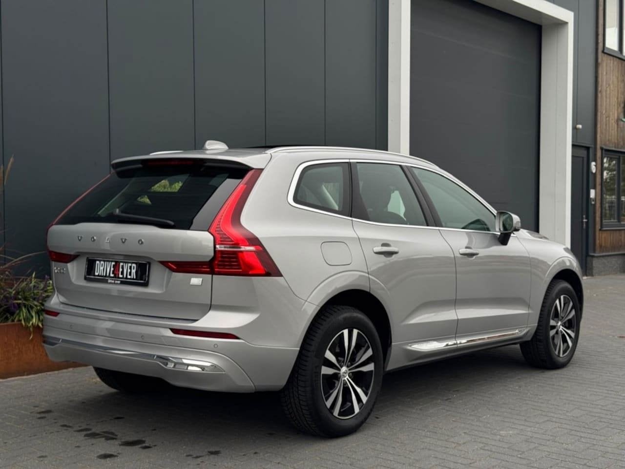 Volvo XC60 2.0 T6 Recharge AWD Inscription | PANO | Carplay, Auto's, Volvo, Automaat, Dealer onderhouden, Stof, Gebruikt