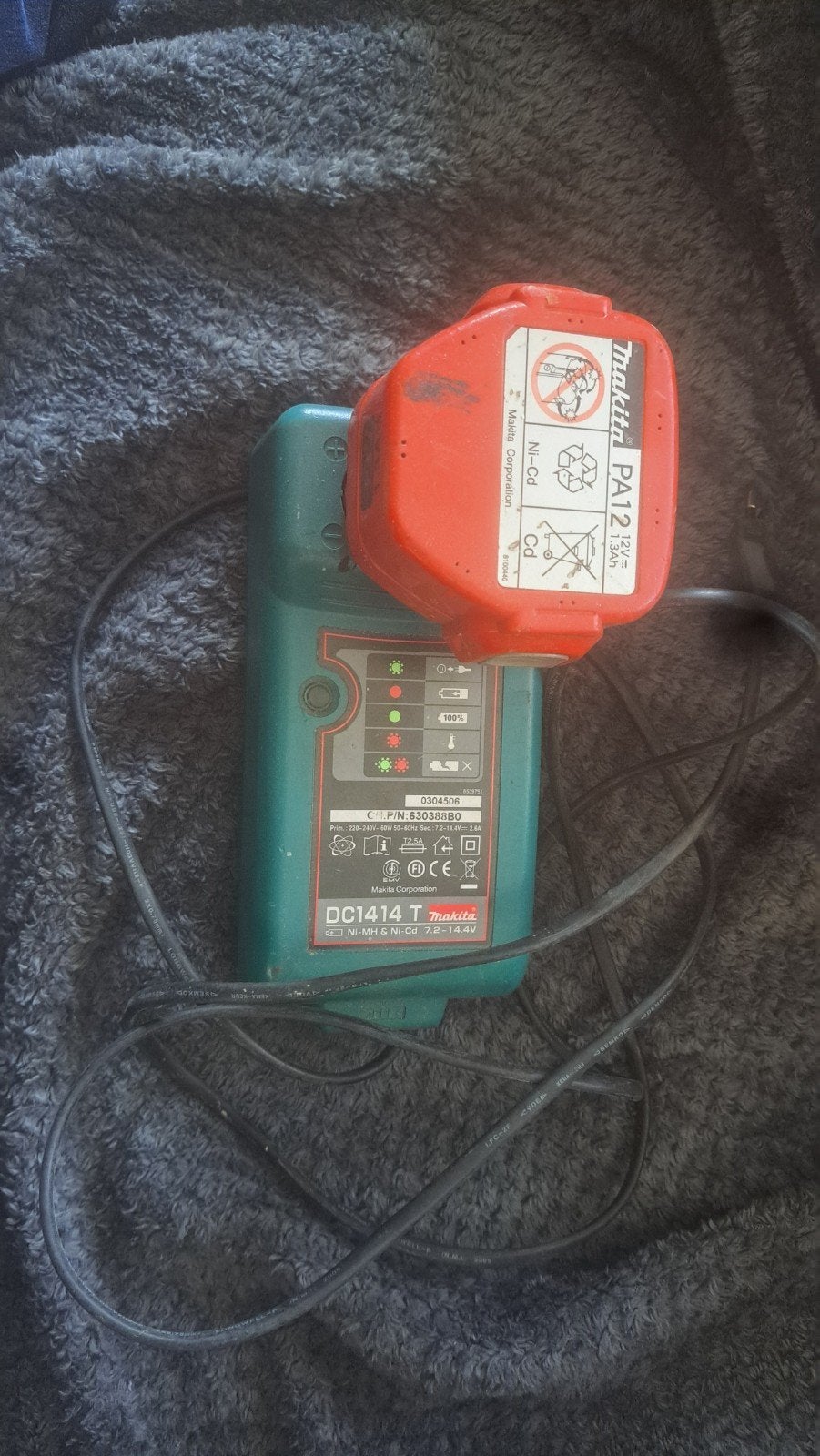Makita DC1414 T acculader met PA12 accu, Ophalen, Gebruikt