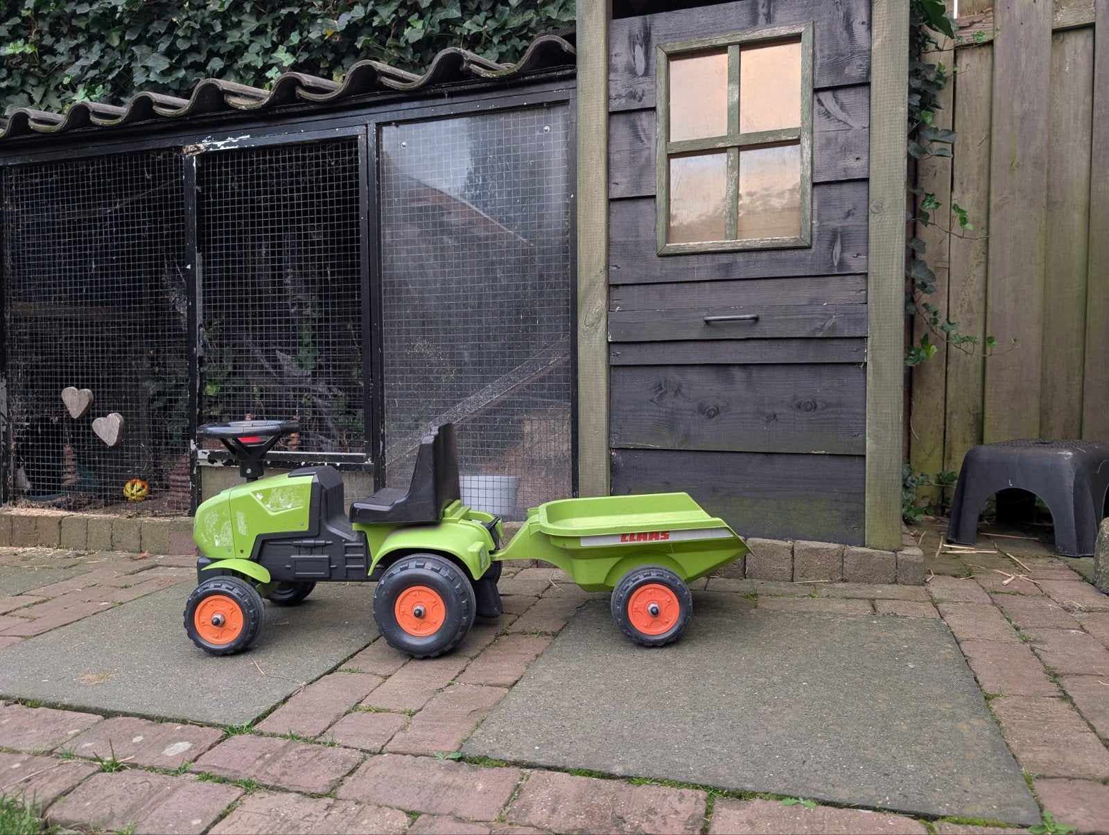 Speelgoed tractor met afkoppelbare aanhanger, Kinderen en Baby's, Ophalen, Gebruikt, Loopvoertuig