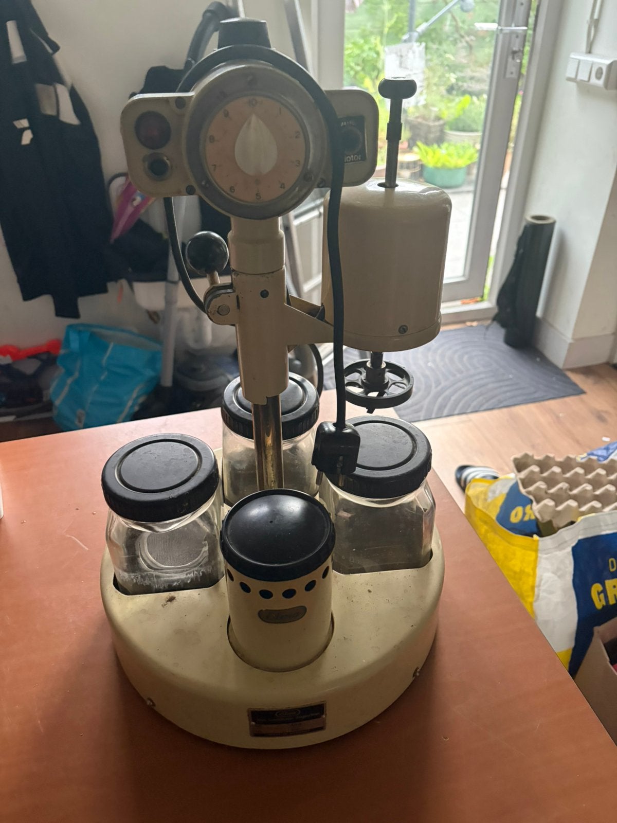 Vintage Elma spoelmachine v horlogemaker, Ophalen