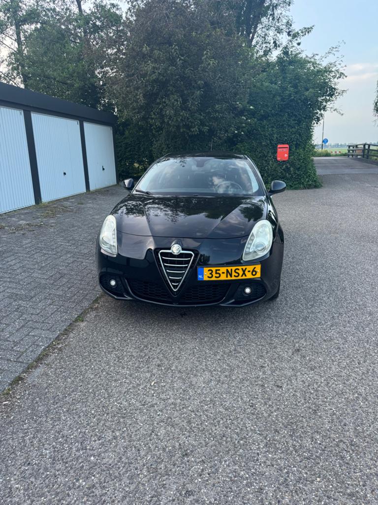 Alfa Romeo Giulietta 1.4 Turbo 2010 Zwart, Auto's, Voorwielaandrijving, 4 cilinders, Zwart, Origineel Nederlands