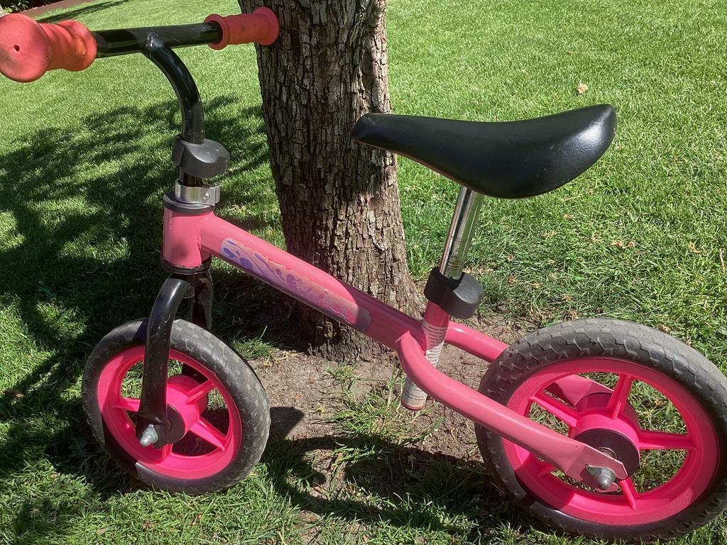 Roze loopfiets, Fietsen en Brommers, Fietsen | Kinderfietsjes, Ophalen of Verzenden, Zo goed als nieuw, Minder dan 16 inch
