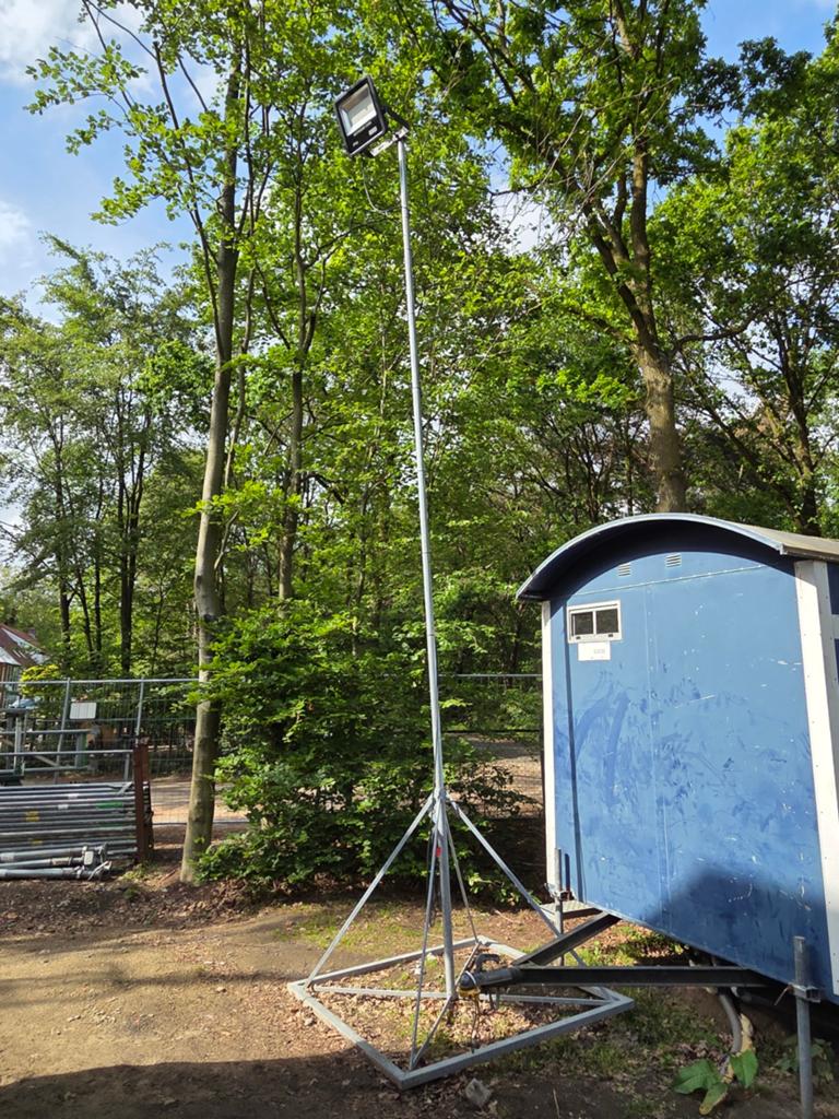 Bouwlamp / lichtmast 6 meter, 300watt, 2 stuks, Doe-het-zelf en Verbouw, Ophalen, Met statief, Zo goed als nieuw, 200 tot 500 watt