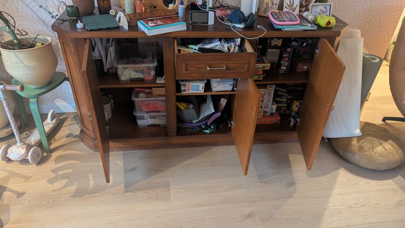 Gratis dressoir af te halen in Nieuwegein, Ophalen, Gebruikt, 150 tot 200 cm, Met lade(s)