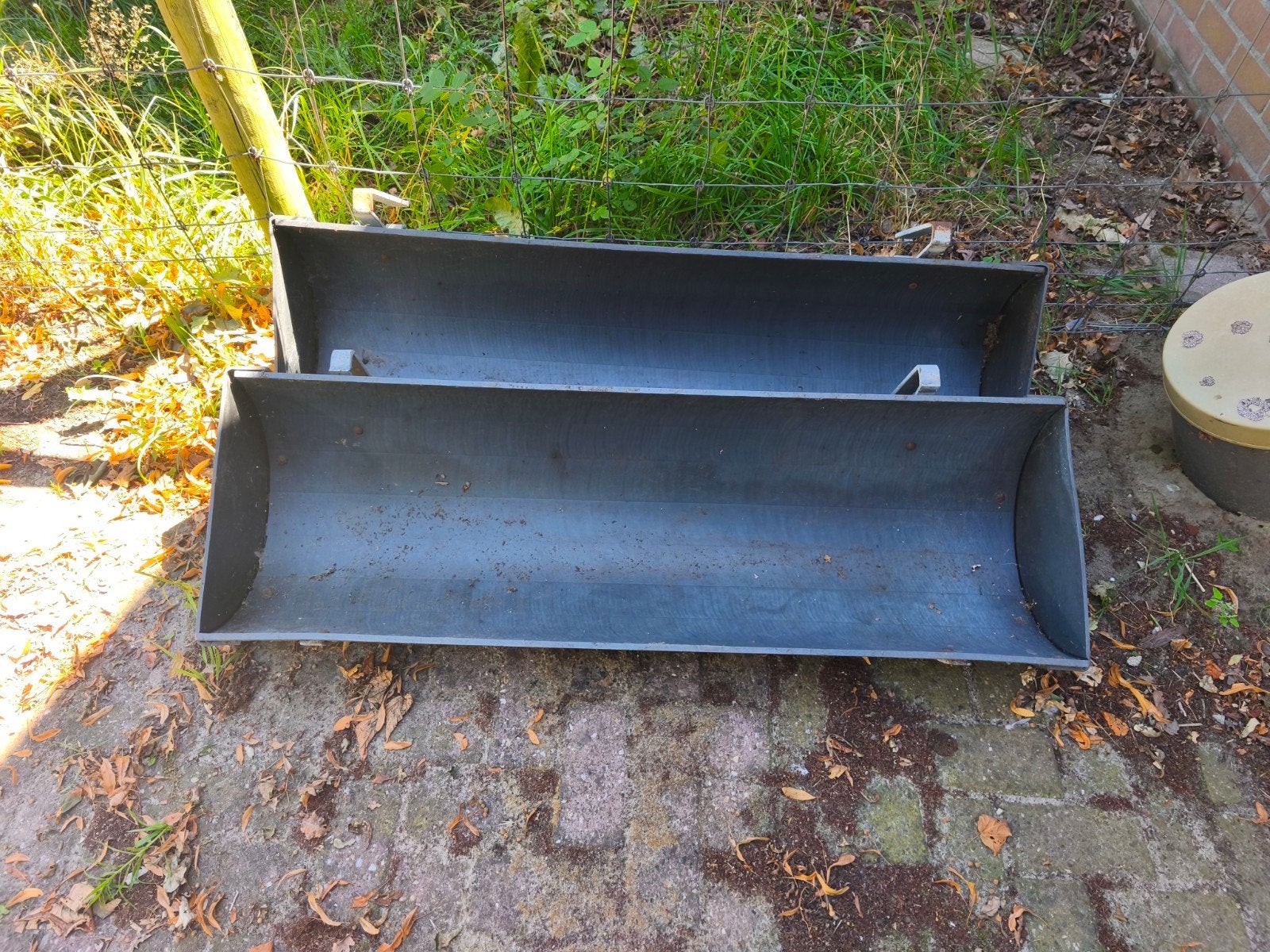 Voerbakken voor bijvoorbeeld in een wei, Dieren en Toebehoren, Ophalen, Gebruikt