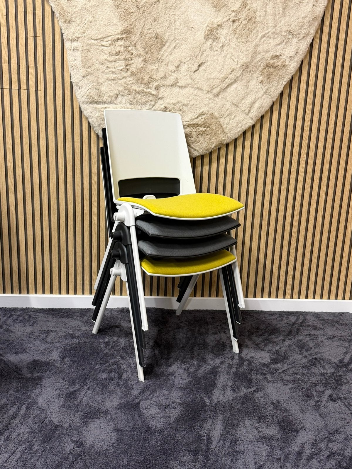 Set van vergaderstoelen/kantinestoelen (voor maar €195!!), Kunststof, Wit, Ophalen of Verzenden, Zo goed als nieuw
