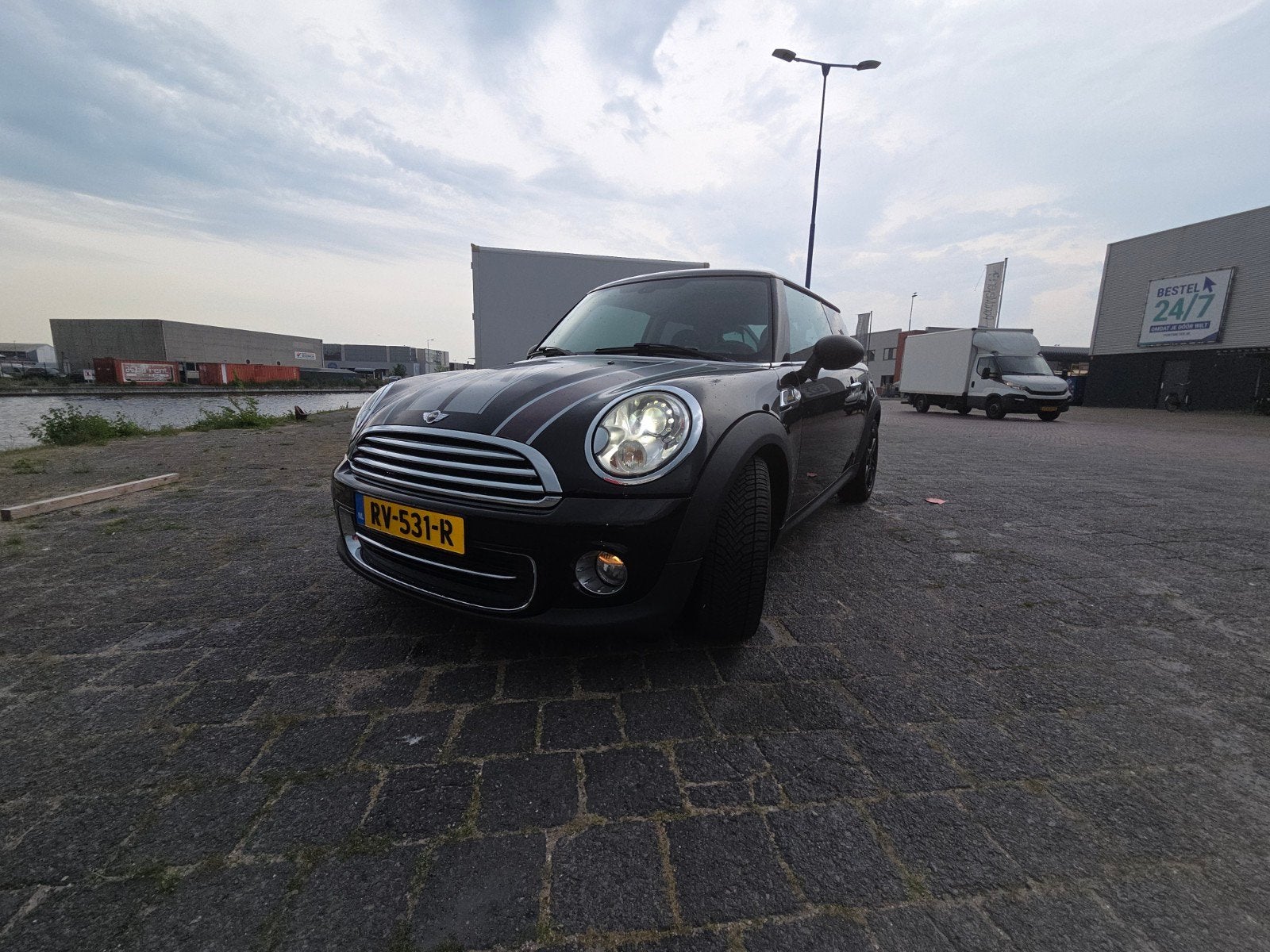 Mini 1.6 ONE 2013 Zwart, Voorwielaandrijving, 40 €/maand, 4 cilinders, 4 stoelen