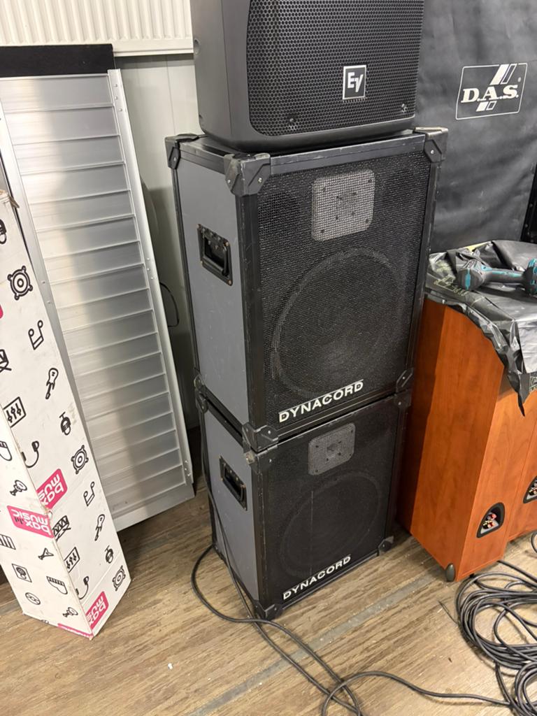 2 x Dynacord FE15.2, Zo goed als nieuw, 120 watt of meer, Front, Rear of Stereo speakers, Ophalen