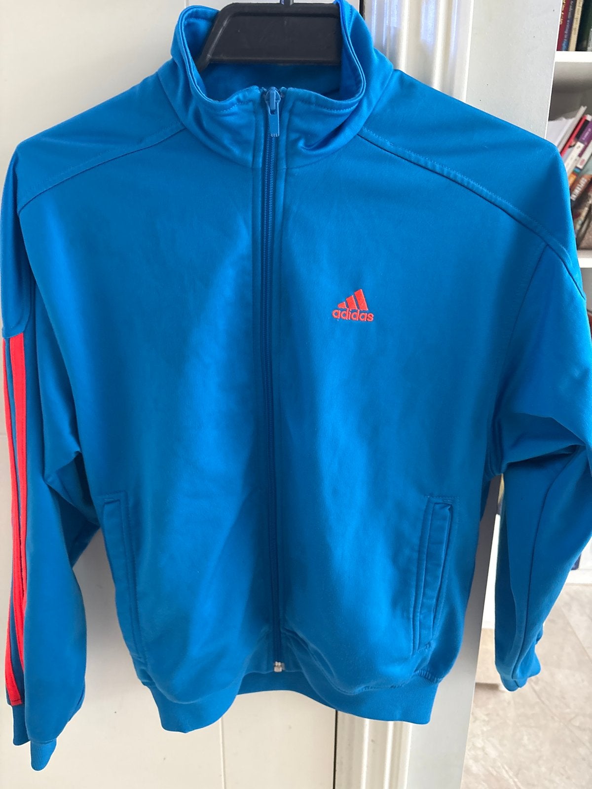 Adidas sportvest blauw met oranje strepen, Kleding | Dames, Sportkleding, Maat 38/40 (M), Blauw, Ophalen of Verzenden, Fitness of Aerobics