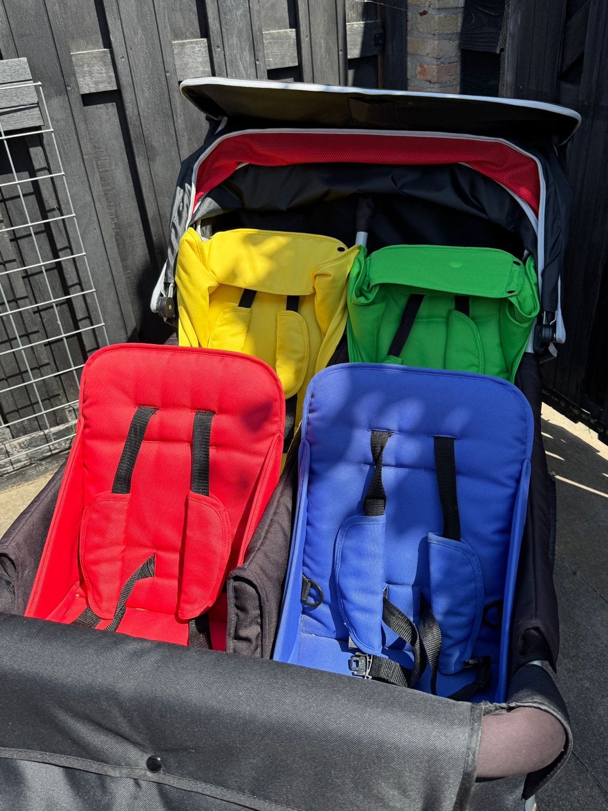 Familidoo Vierlingwagen -in zeer nette staat, Duowagen, Zo goed als nieuw, Ophalen, Kinderwagen