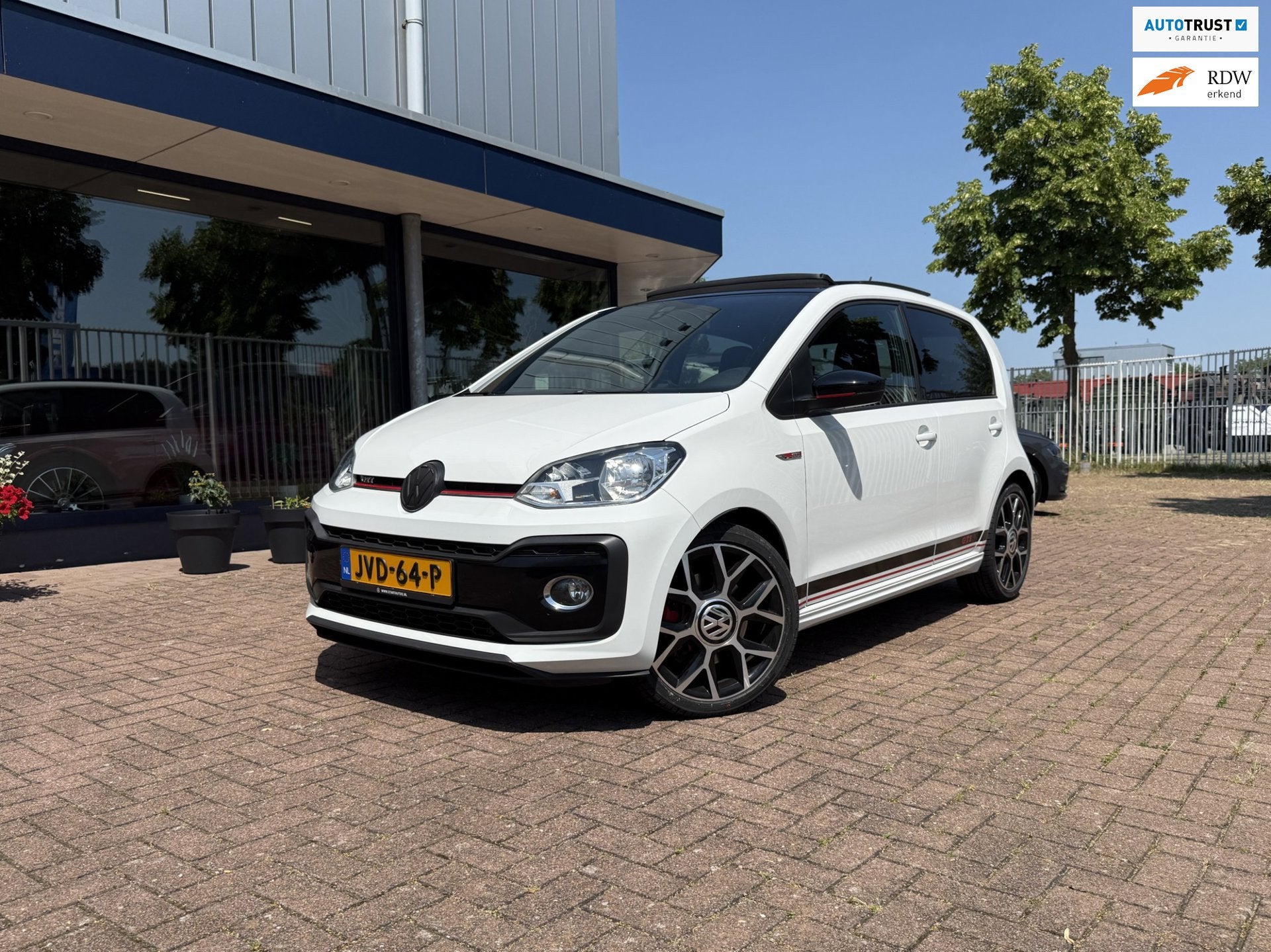 Volkswagen UP! 1.0 TSI GTI | Panorama | Cruise | PDC, 970 kg, Stof, Gebruikt, 4 stoelen