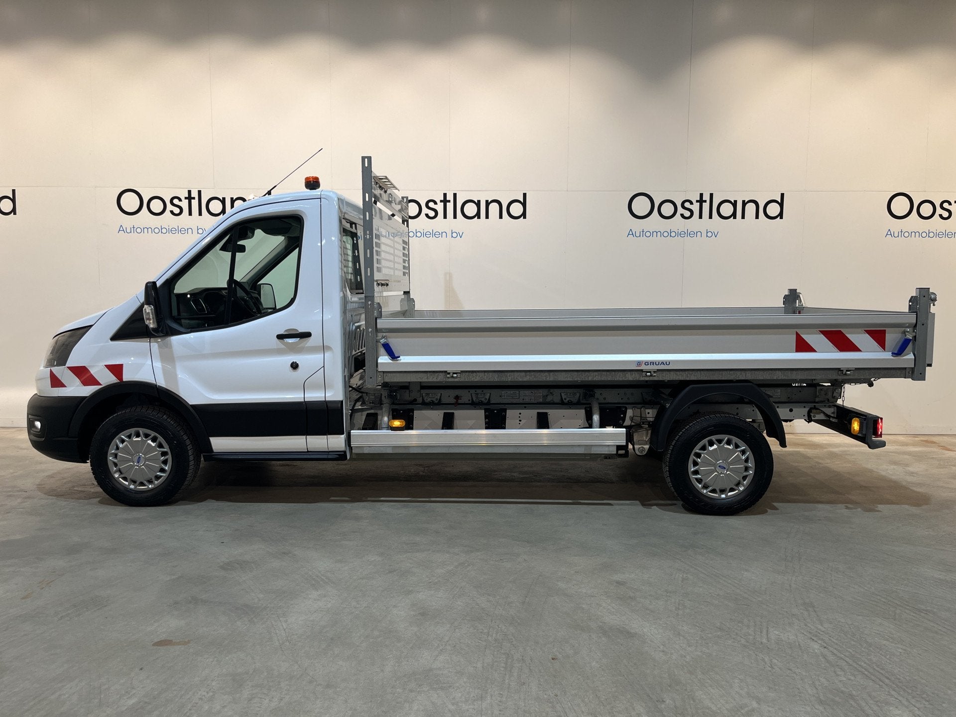 Ford E-Transit 350 L3H1 Trend 68 kWh RWD Kipper / Tipper / 1, Auto's, Automaat, Gebruikt, Zwart, Met garantie (alle)