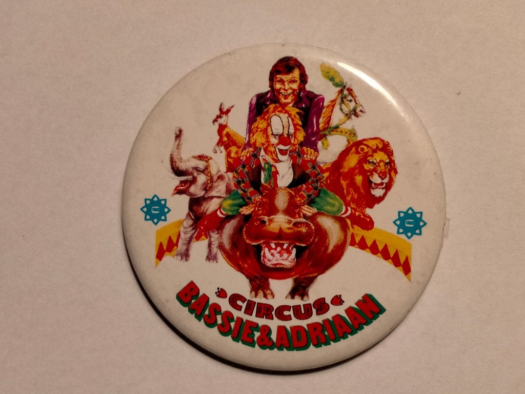 Circus Bassie & Adriaan clown acrobaat vintage button RARE, Ophalen of Verzenden, Gebruikt, Overige typen