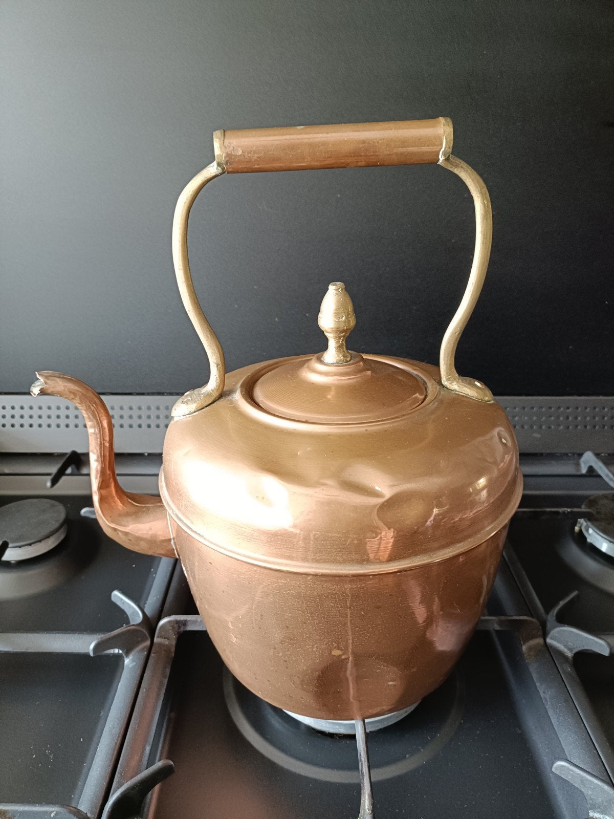Antieke koperen theeketel met houten handvat, Antiek en Kunst, Antiek | Koper en Brons, Ophalen of Verzenden