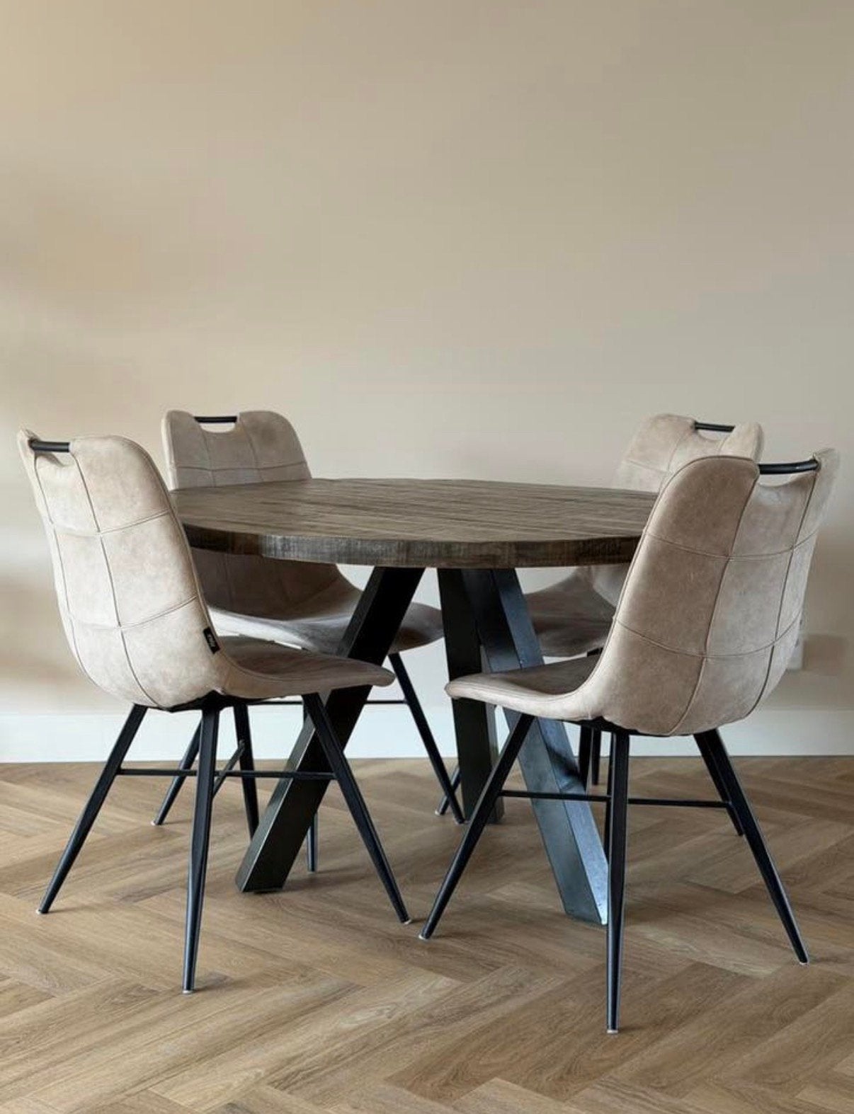 Mango hout eettafel - 120 cm - 4 tot 5 persoons, Rond, Zo goed als nieuw, Vijf personen of meer, Ophalen