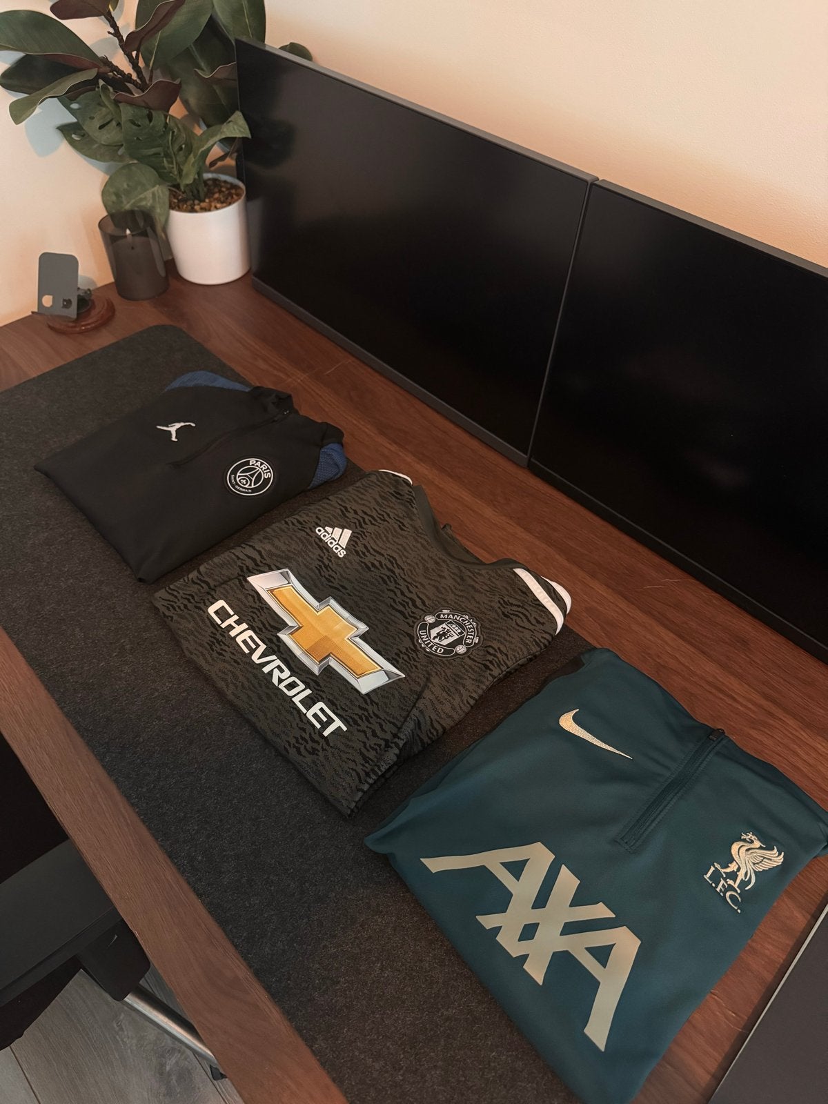 Voetbalshirts (PSG, Man Utd) Liverpool niet beschikbaar meer, Overige kleuren, Overige maten, Ophalen of Verzenden, Zo goed als nieuw