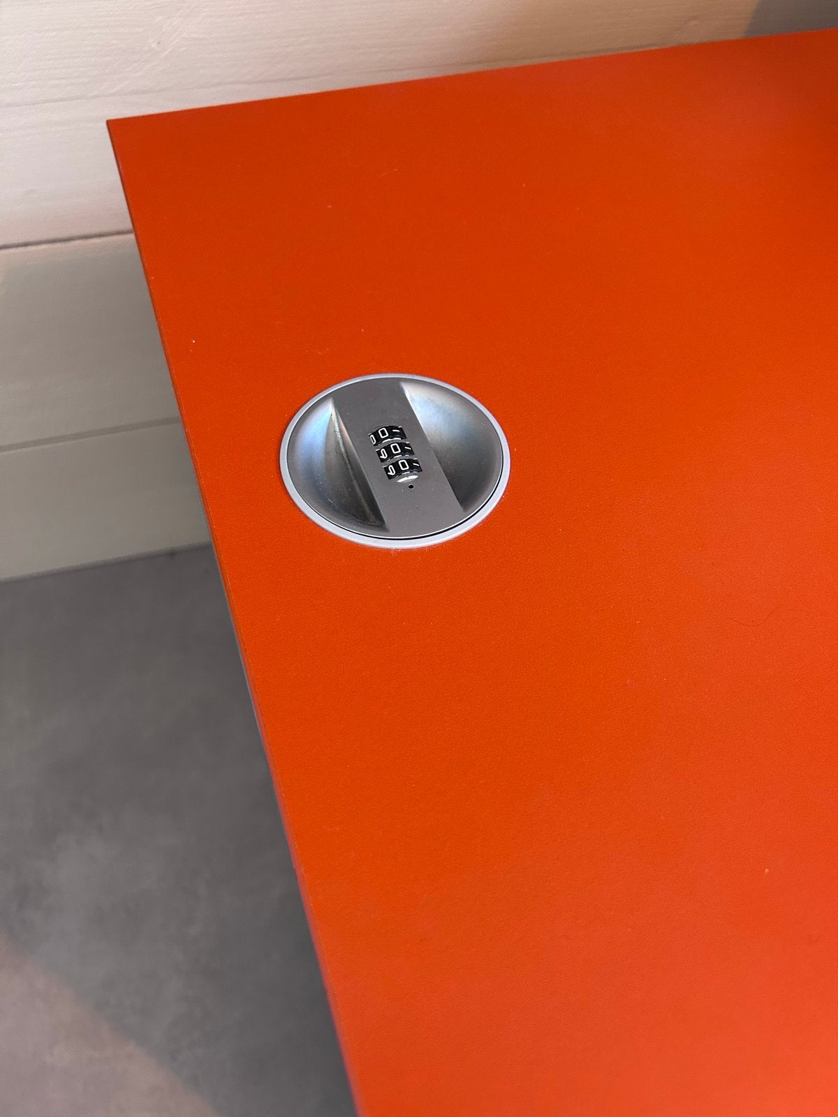 Oranje ladeblok met slot - 45x60x55 cm, Ophalen, Gebruikt