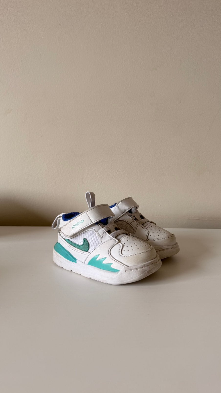 Nike Jordan stadium sneakers ZGAN, Ophalen of Verzenden, Zo goed als nieuw, Jongetje of Meisje, Schoentjes