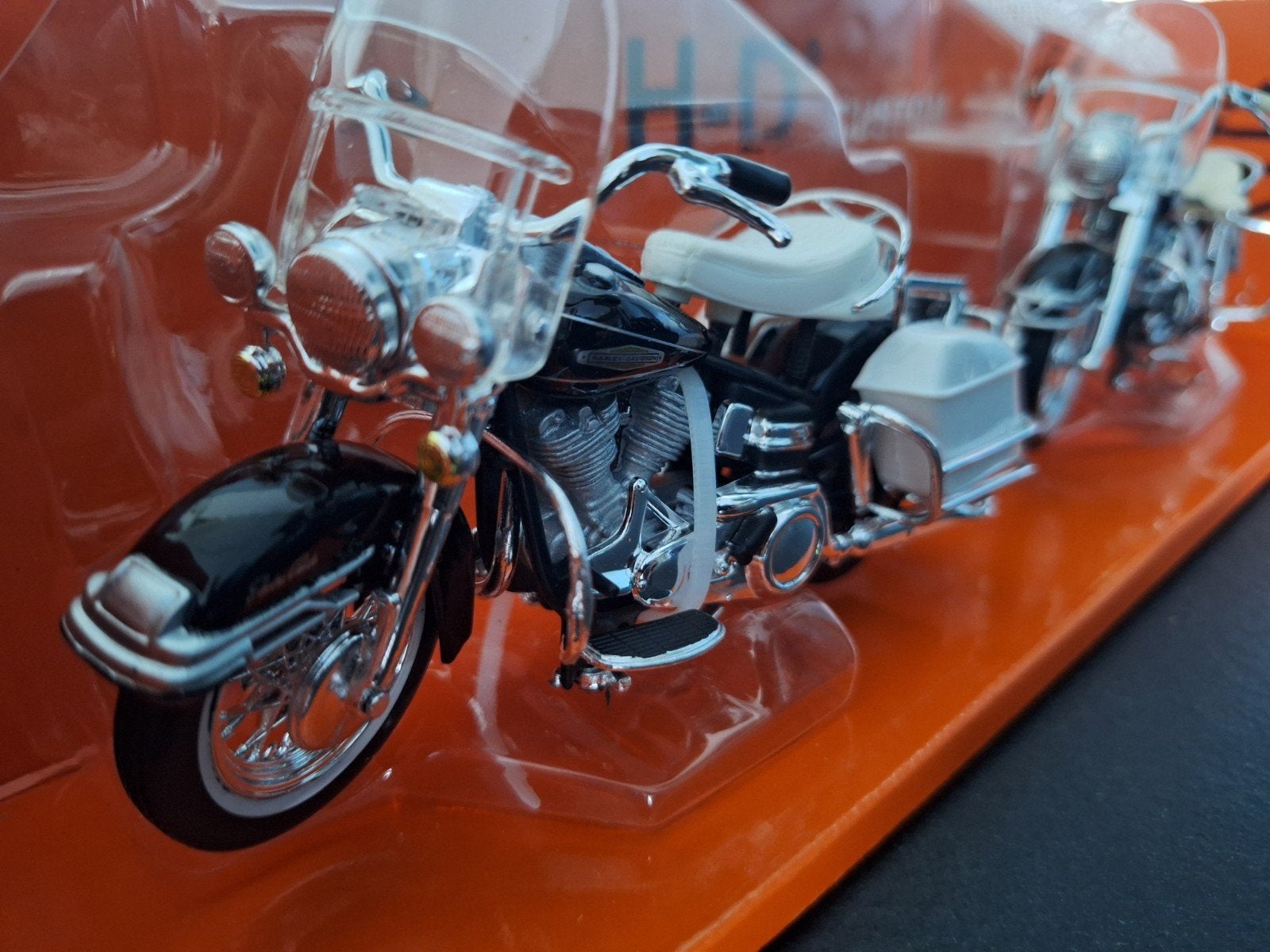 Harley-Davidson Duos 60's Set van 2 
Schaal 1:18, Maisto, Nieuw, Ophalen of Verzenden, Maisto