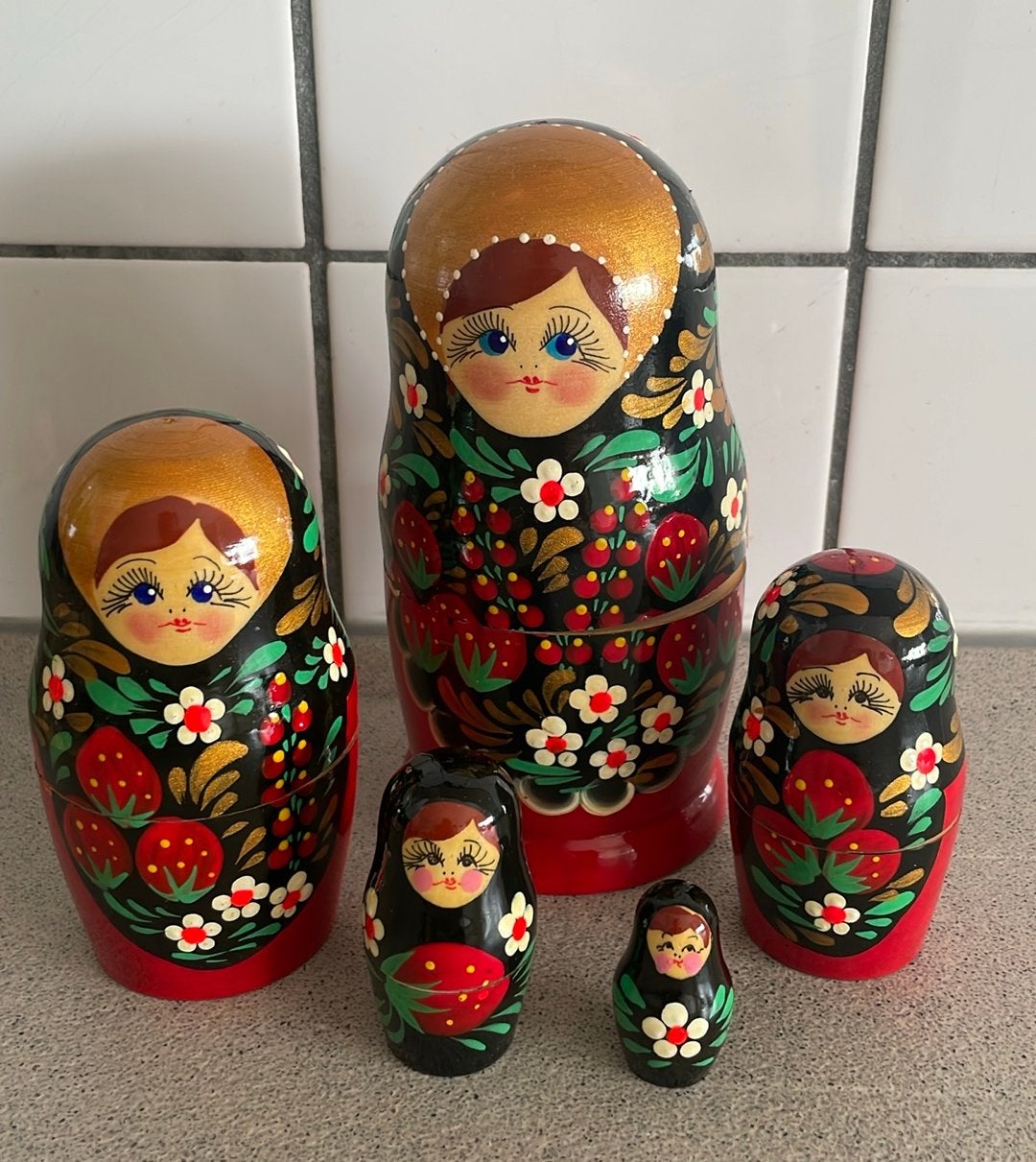 Matroesjka Baboesjka set Rusland met aardbei, Ophalen of Verzenden, Zo goed als nieuw