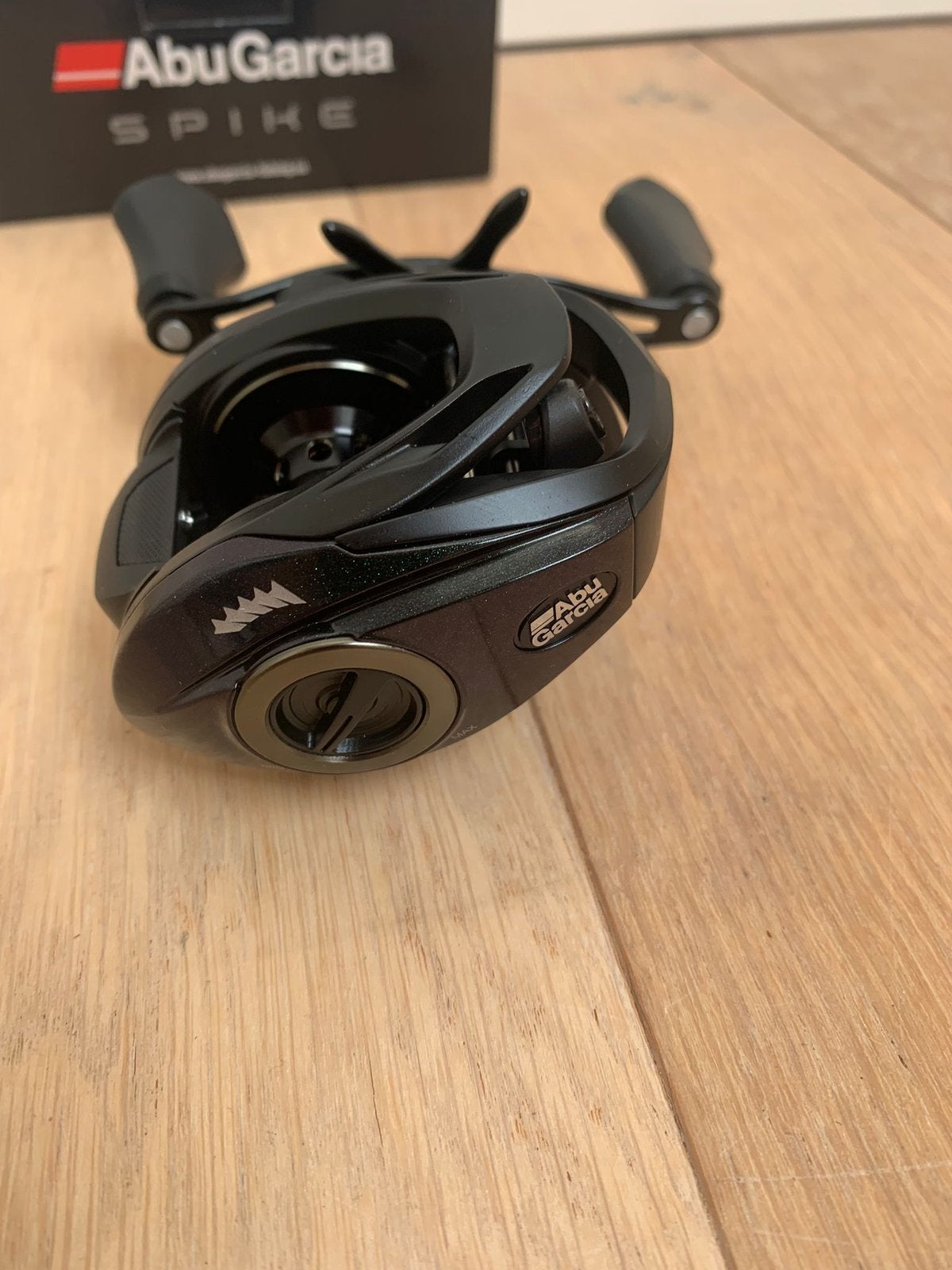 Nieuwe Abu Garcia Spike LP-LG Crank LH reelmolen, 10 lagers, Abu garcia, Werphengel, Nieuw, Ophalen of Verzenden