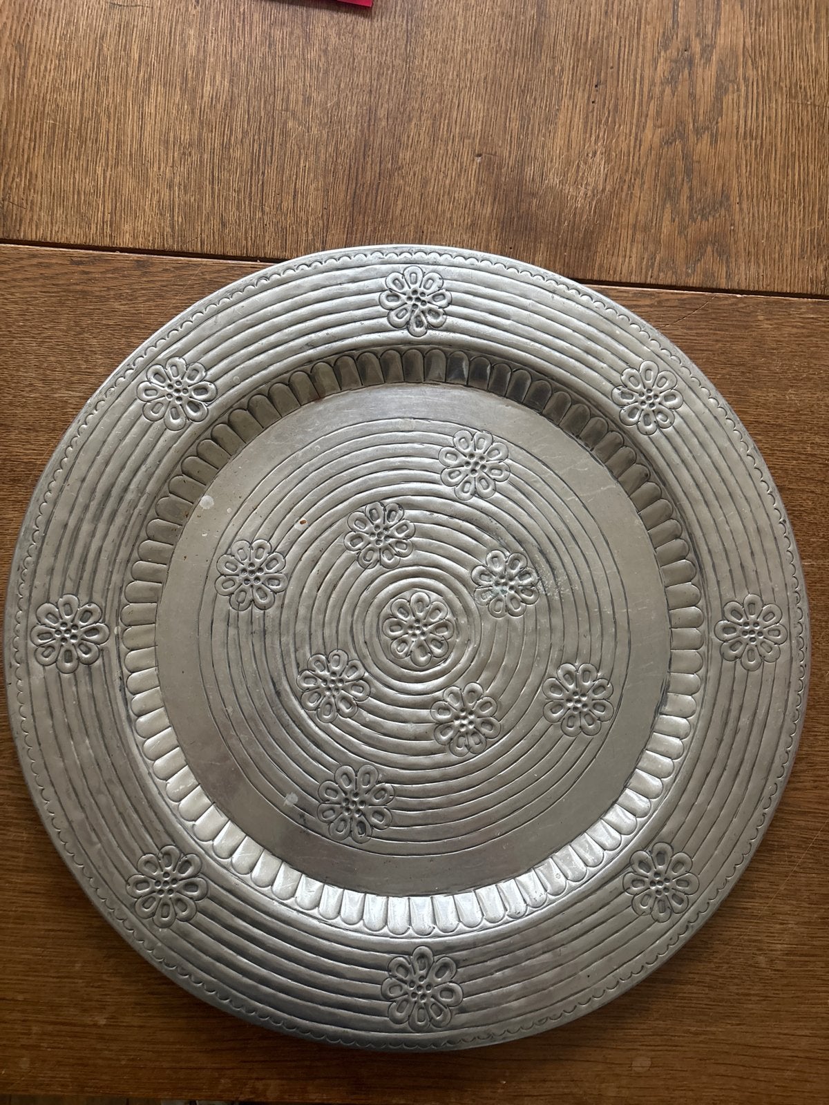 Decoratieve aluminium schaal met bloemmotief, Ophalen of Verzenden