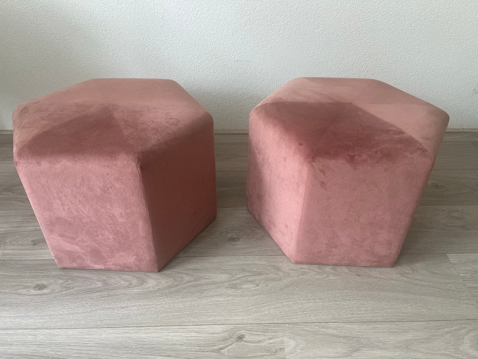 2x Sostrene Grene roze fluwelen poef met opbergruimte, Ophalen, Minder dan 50 cm, Zo goed als nieuw, Stof