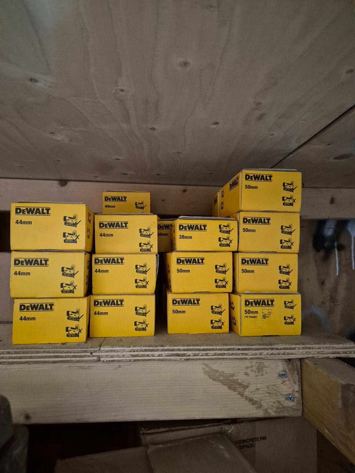 DeWalt Spijkers/brads 44mm, 38mm en 50mm - Diverse maten, Verzenden, Nieuw, Minder dan 50 mm, Spijkers
