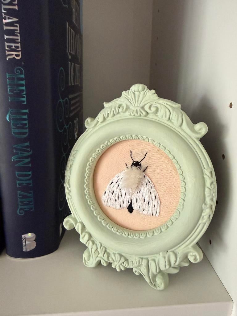Geborduurde moth, Ophalen of Verzenden, Zo goed als nieuw