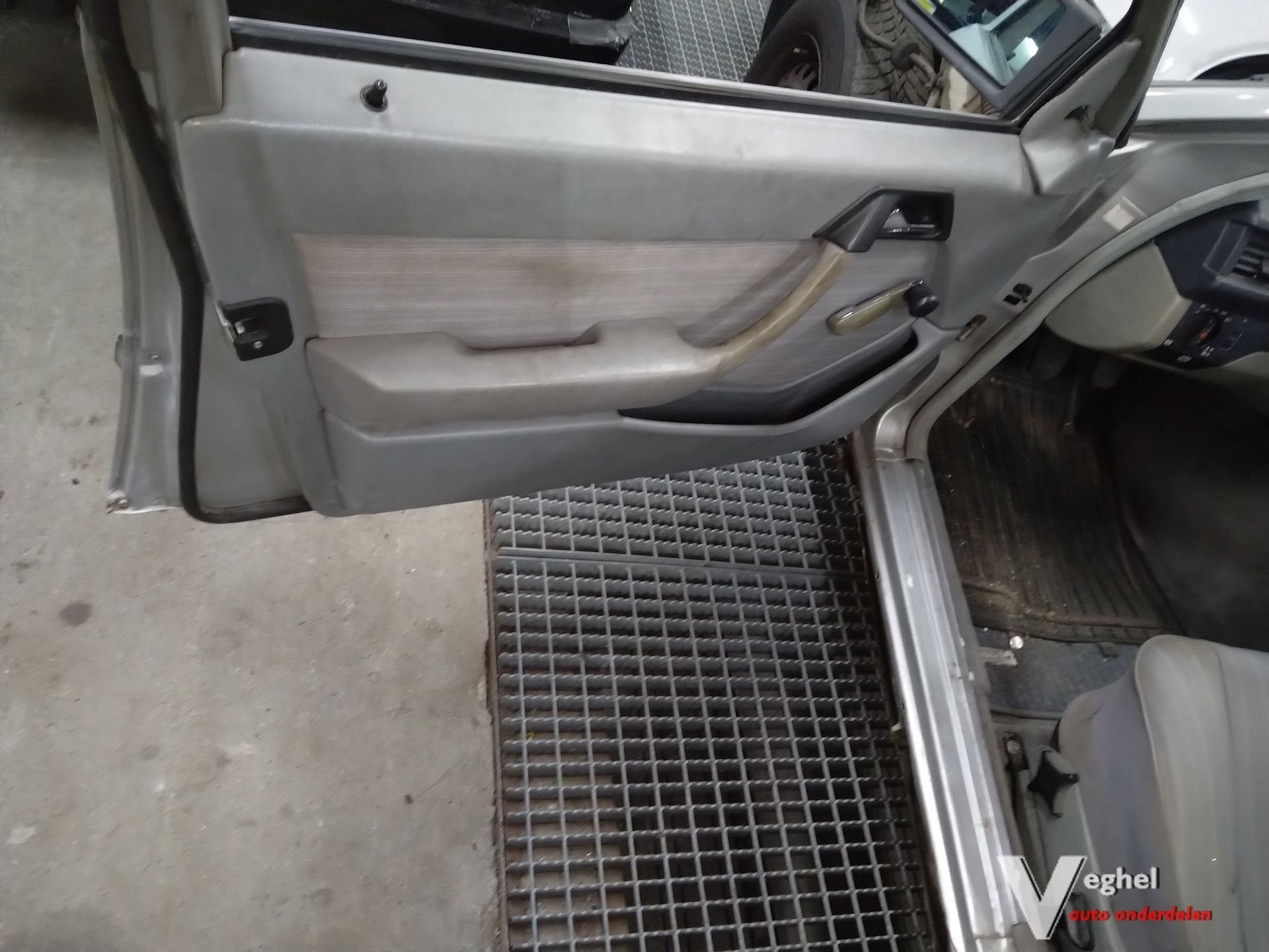 interieur grijs  Mercedes w124  sedan type 1985 tm 1989, Auto-onderdelen, Interieur en Bekleding, Gebruikt, -, -, Ophalen of Verzenden