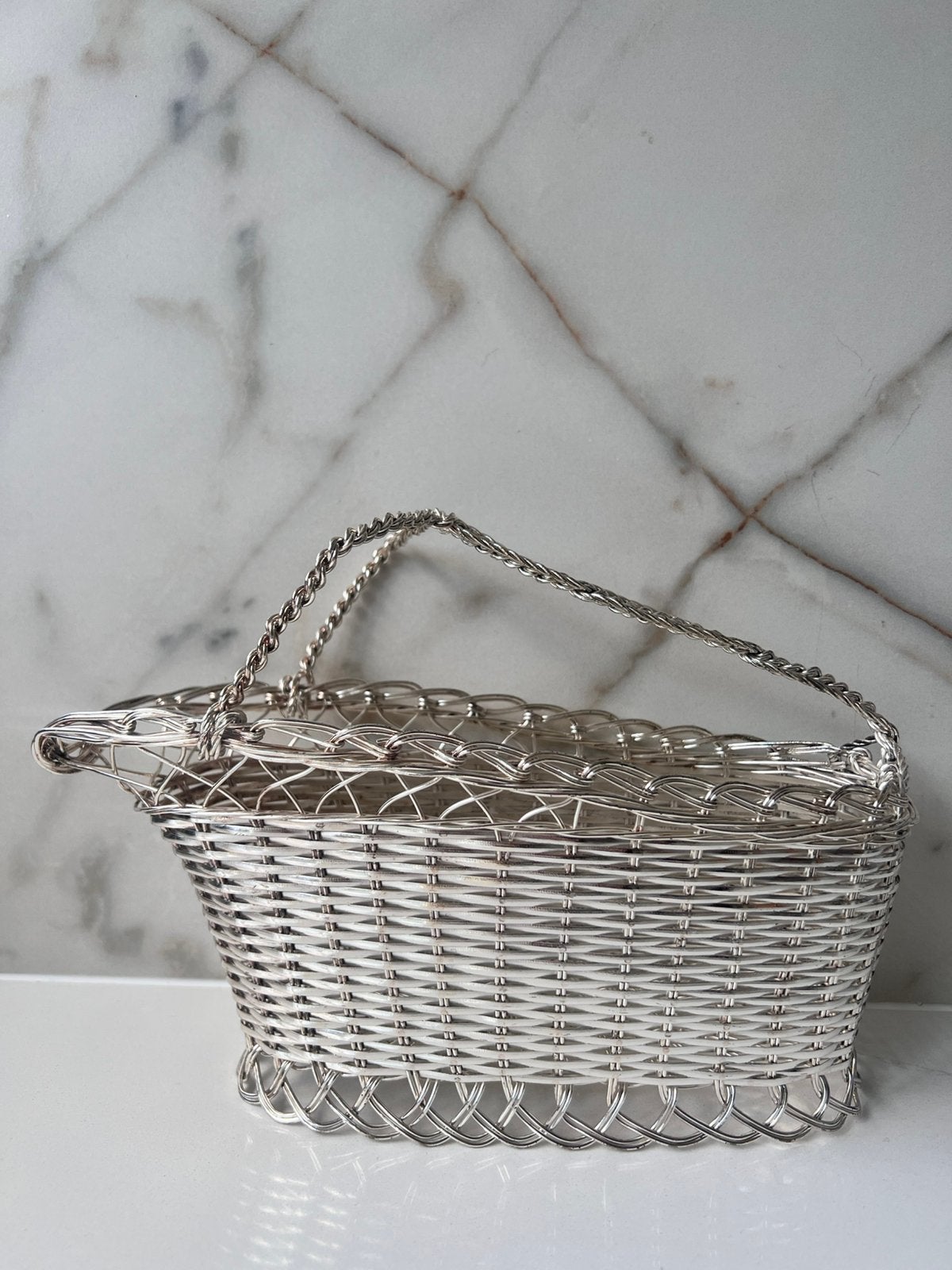 VINTAGE MID CENTURY METAAL GEVLOCHTEN WIJNFLES MAND WIJNMAND, Mand, Ophalen of Verzenden, Zo goed als nieuw, Metaal