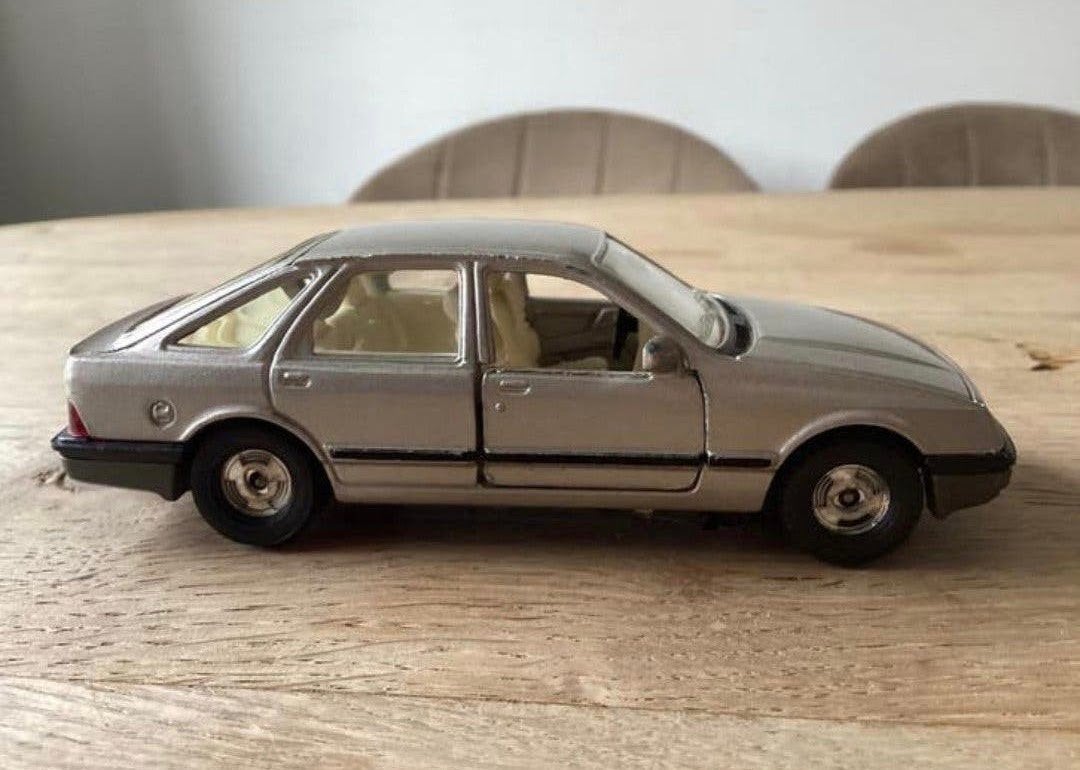 Corgi Ford Sierra 2.3 Ghia – schaal 1:36 – modelauto, Hobby en Vrije tijd, Ophalen of Verzenden, Zo goed als nieuw, Auto, Corgi