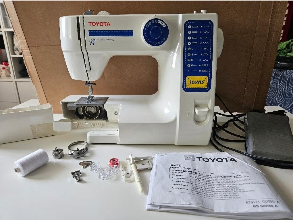 Naaimachine Toyota Jeans, RS series A (Kapot), Hobby en Vrije tijd, Naaimachines en Toebehoren, Ophalen, Gebruikt, Naaimachine